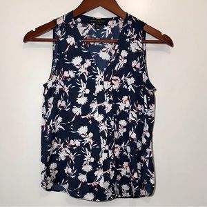 BR Petite Sleeveless Blouse – Navy & White Floral